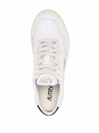 Autry Medalist White Low Top Sneakers With Contrasting Heel Tab In Leather Woman In Multi