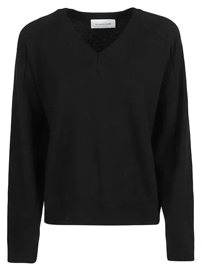 Armarium V-neck Cashmere Sweater In Black
