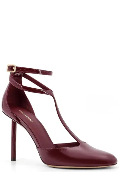 Ferragamo Lysandra Bordeaux Pumps With Logo Lettering On The Sole In Leather