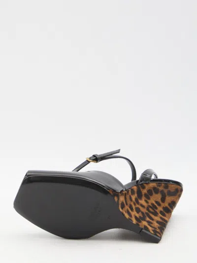 Saint Laurent Le Scandale 110 Patent Leather Wedge Sandals In Black