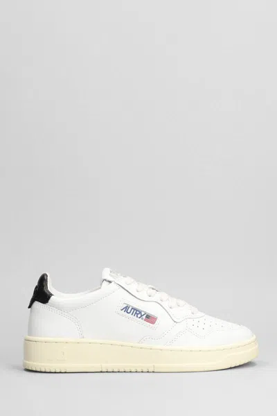Autry Medalist Low Sneakers In White