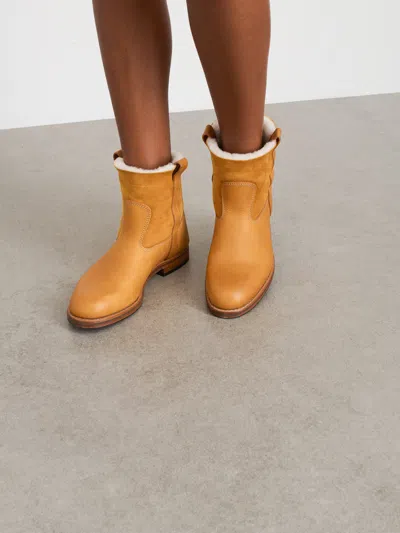 Alex Mill La Botte Gardiane Avoriaz Sheepskin Boot Short In Natural