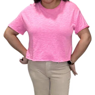 Bobi Raw Edge Cropped Tee Shirt In Pink In Pink