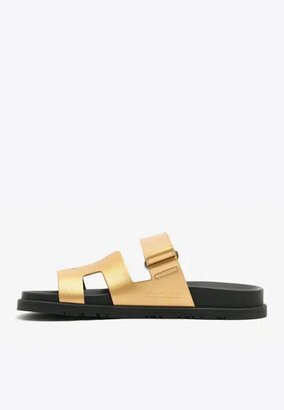 Pre-owned Hermes Chypre Sandals In Dore Metallic Grained Goatskin