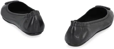Tory Burch Logo-plaque Leather Ballerina Pumps In Black