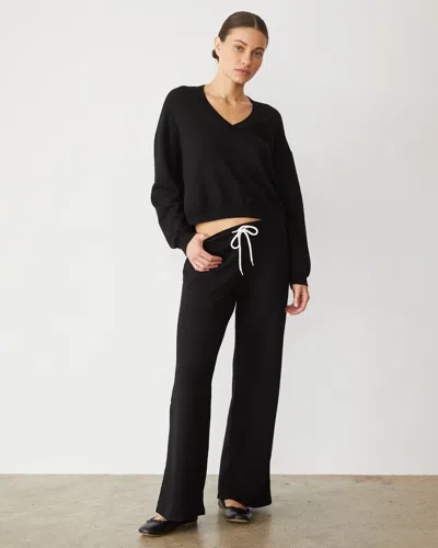 Monrow Softfleece Crop V Neck Sweatshirt In Black