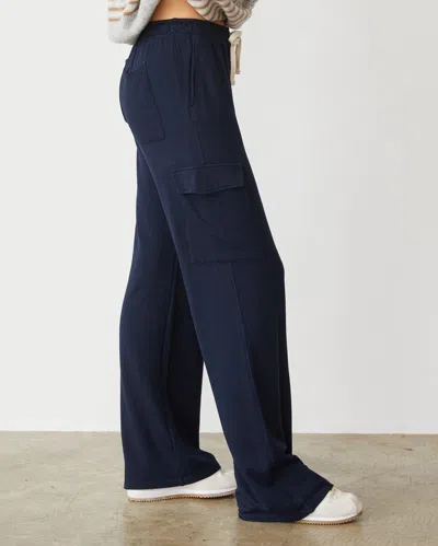 Monrow Softfleece Straight Leg Cargo Sweatpant In Dark Navy In Dark Navy