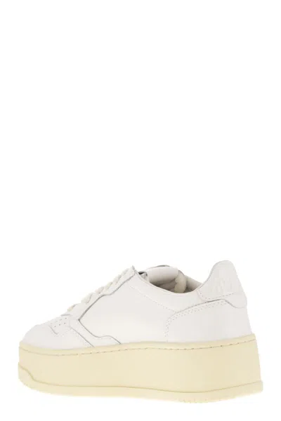 Autry Sneakers Medalist Platform In Suede And Leather White And Gray.