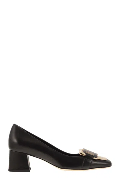 Tod's Women's Leather Pumps With Chain