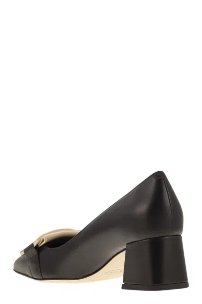 Tod's Women's Leather Pumps With Chain