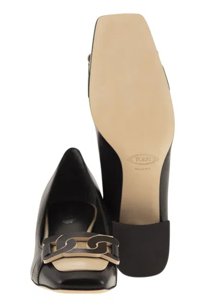 Tod's Women's Leather Pumps With Chain
