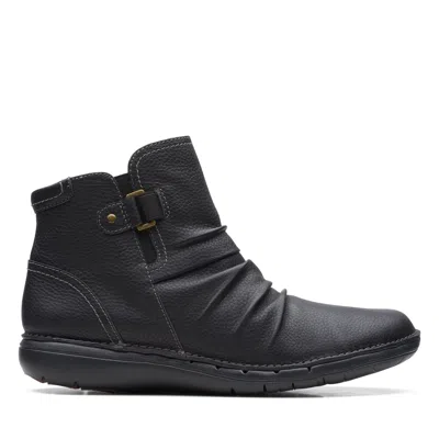 Clarks Un Loop Top In Black Leather In Black