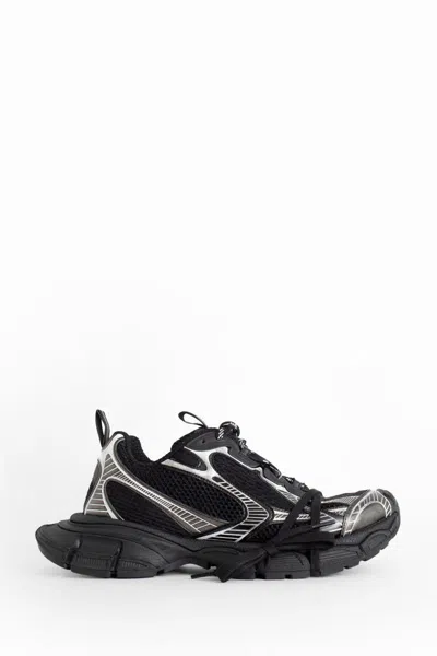 Shop Balenciaga Low-top In Black