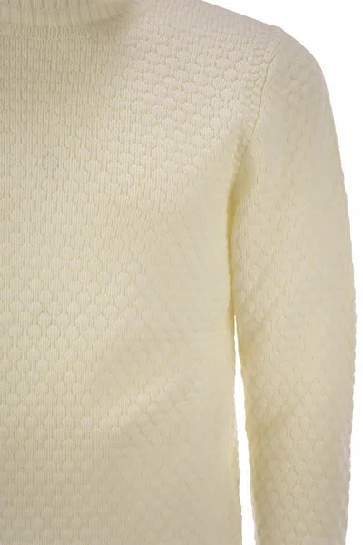 Rakki' Rakkì Honeycomb Stitch Turtleneck - White In Beige