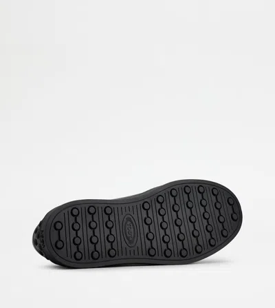 Tod's Rubber Sole Round Toe Low-top Sneakers
