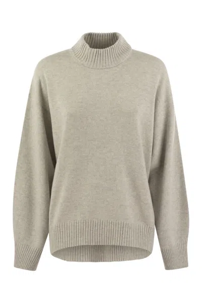 Brunello Cucinelli Elegant Cashmere Turtleneck Sweater With Shimmering Cuff Accents