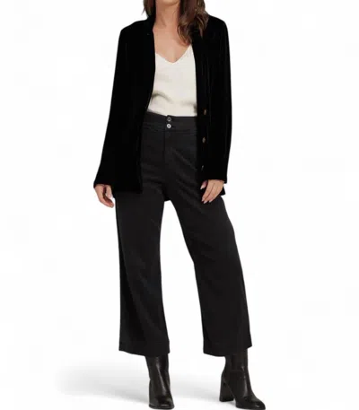 Bella Dahl Notch Collar Belted Blazer In Black In Black