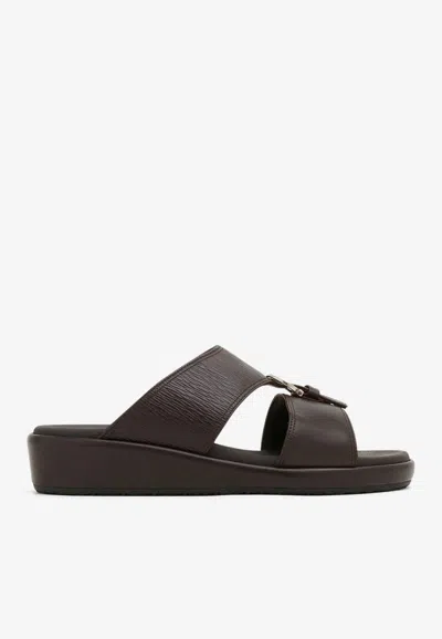 Ferragamo Murray Textured Leather Flat Sandals In Tobacco
