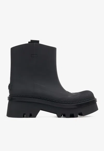 Chloé Elegant Mini Rain Boots With Scallop Detailing In Black