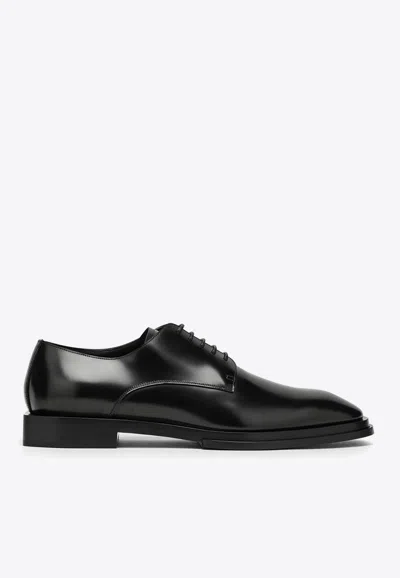 Alexander Mcqueen Logo-plaque Leather Derby Shoes In Black