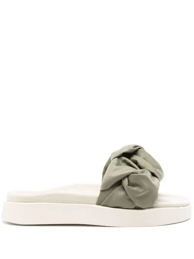 Inuikii Sandals