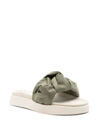 Inuikii Sandals