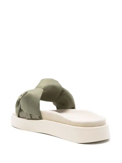 Inuikii Sandals