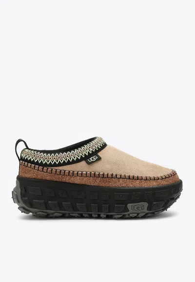 Ugg Venture Daze Flatform Suede Mules In Sand