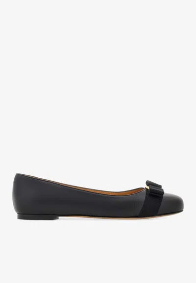 Ferragamo Varina Bow-embellished Patent-leather Ballet Flats In Black