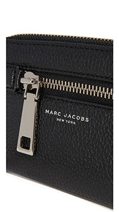 Shop Marc Jacobs Zip Wristlet In Black