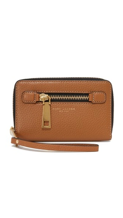 Marc Jacobs 'gotham' Zip Phone Wristlet Wallet In Maple Tan