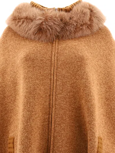 Giovi Elegant Cape With Luxurious Fur Inserts