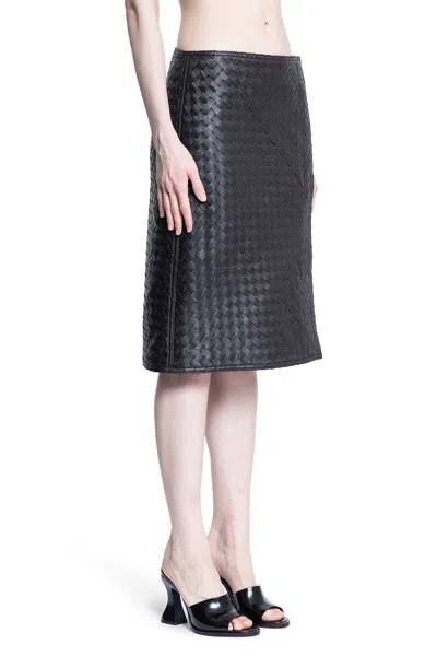 Bottega Veneta Womens Intrecciato Two-slip-pockets Leather Midi Skirt Black In Brown