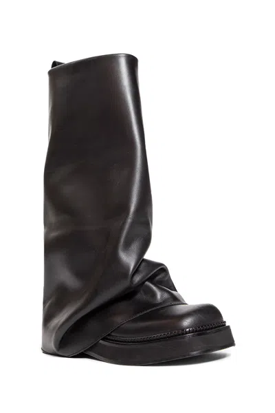Attico Stylish Combat Boots With Square Toe Design In Black