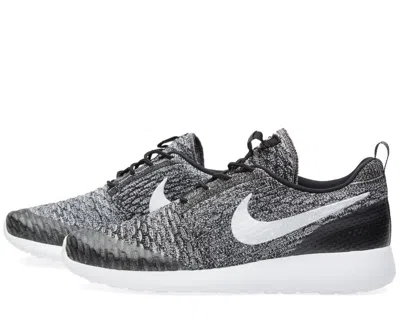 Nike Roshe One Flyknit Sneakers