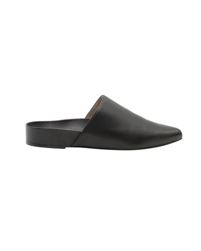 Stuart Weitzman Flat Mules In Black Leather In Black