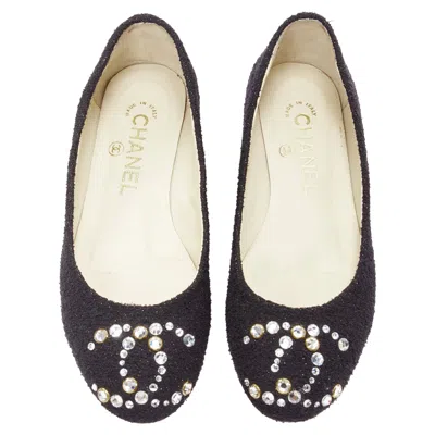 Pre-owned Chanel Tweed Crystal Cc Embellished Logo Round Toe Flat Shoes In Black