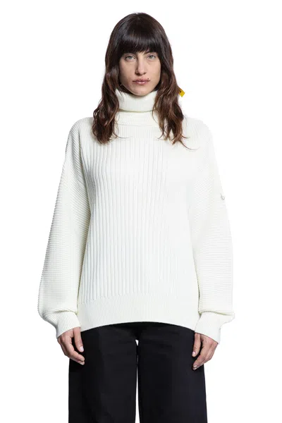 Moncler Genius Maglione A Collo Alto In Collaborazione Con Willow Smith In White