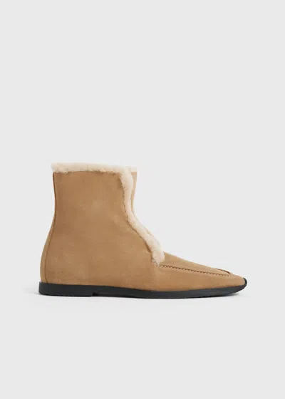 Totême Shearling-edge Boots In Caramel,ecru