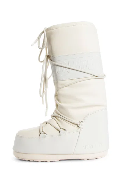Moon Boot Unisex White Boots In White