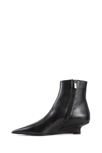 Totême Toteme Sharp 50 Leather Ankle Boots In Black