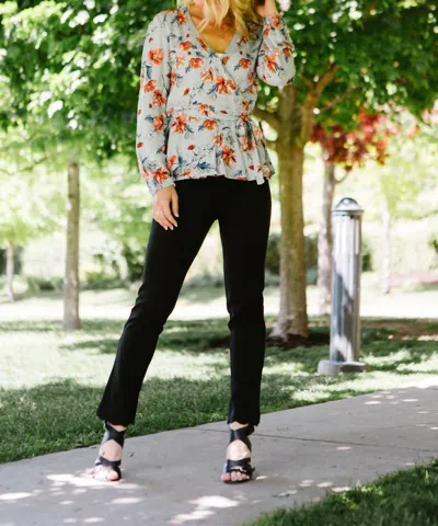 Lyssé Scalloped Low Rise Tate Ankle Pant In Black In Black