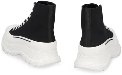 Alexander Mcqueen Man Sneakers Black Size 8 Calfskin In Black