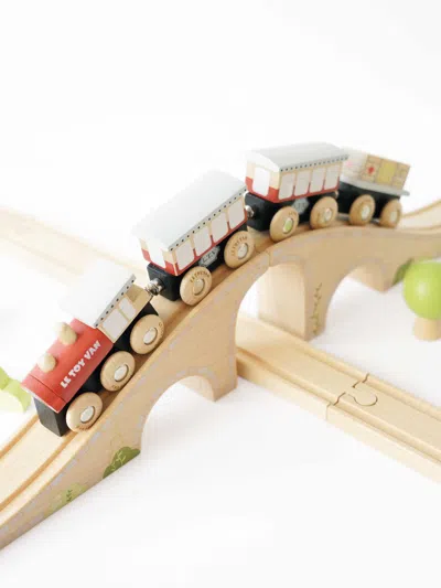 Le Toy Van Figure Of 8 Train Set-40 Pieces (track W:104 X D:45 X H:7.5cm) One Size Multicoloured In Multicoloured
