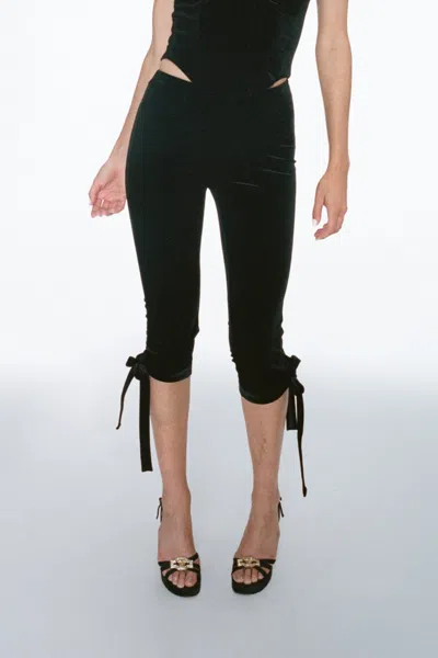 Ho24 Emma Capri In Black