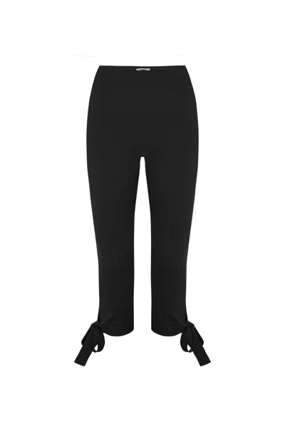 Ho24 Emma Capri In Black