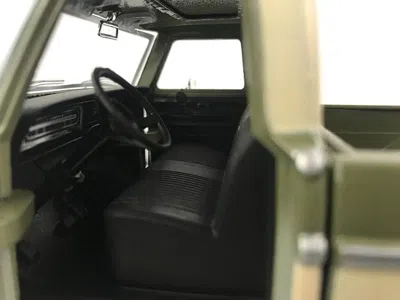 Diecast Model Motormax 1969 Ford F-100 Pickup Truck Light Green And Cream 1/24 Diecast Model Car By Motormax