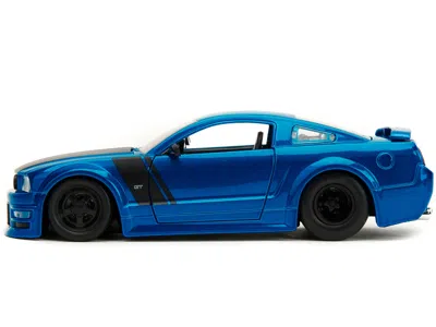 Diecast Model Jada 2006 Ford Mustang Gt Blue Metallic With Matt Black Hood And Stripes "bigtime Muscle" Series 1/24 Die