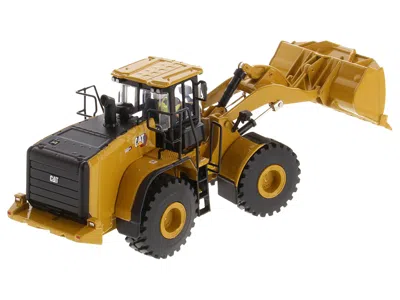 Diecast Model Diecast Masters Cat Caterpillar 966 Gc Wheel Loader Yellow With Operator "high Line Series" 1/50 Diecast Model By Di