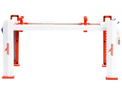 Diecast Model Greenlight Adjustable Four Post Lift "chevron Gasolines" For 1/18 Scale Diecast Model Cars By Greenlight